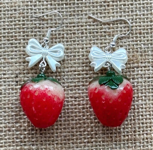 Strawberry Picnic Earrings, Coquette Floral Earrings, Handmade Beaded Earrings, Cottagecore Earrings Fairycore Handmade Jewelry